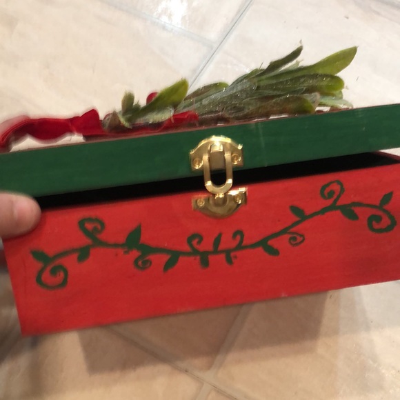 Painted box - Picture 2 of 3